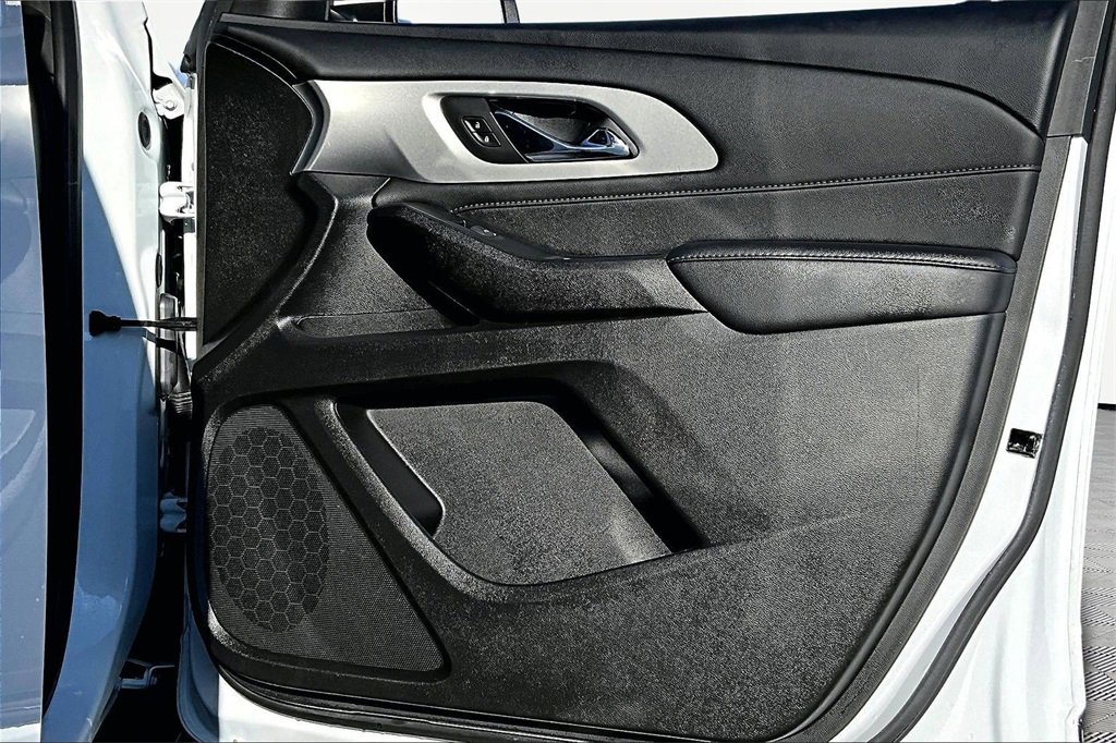 Used 2022 Chevrolet Traverse LT image 24