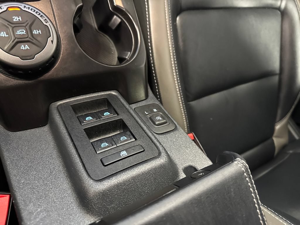 Certified 2025 Ford Bronco Outer Banks w/ Sasquatch Package AWD/4WD image 11