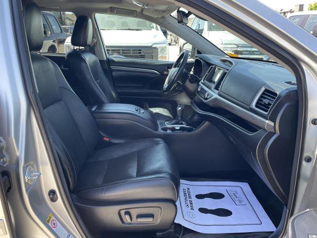 Used 2018 Toyota Highlander Limited w/ Protection Package #3 AWD/4WD image 18