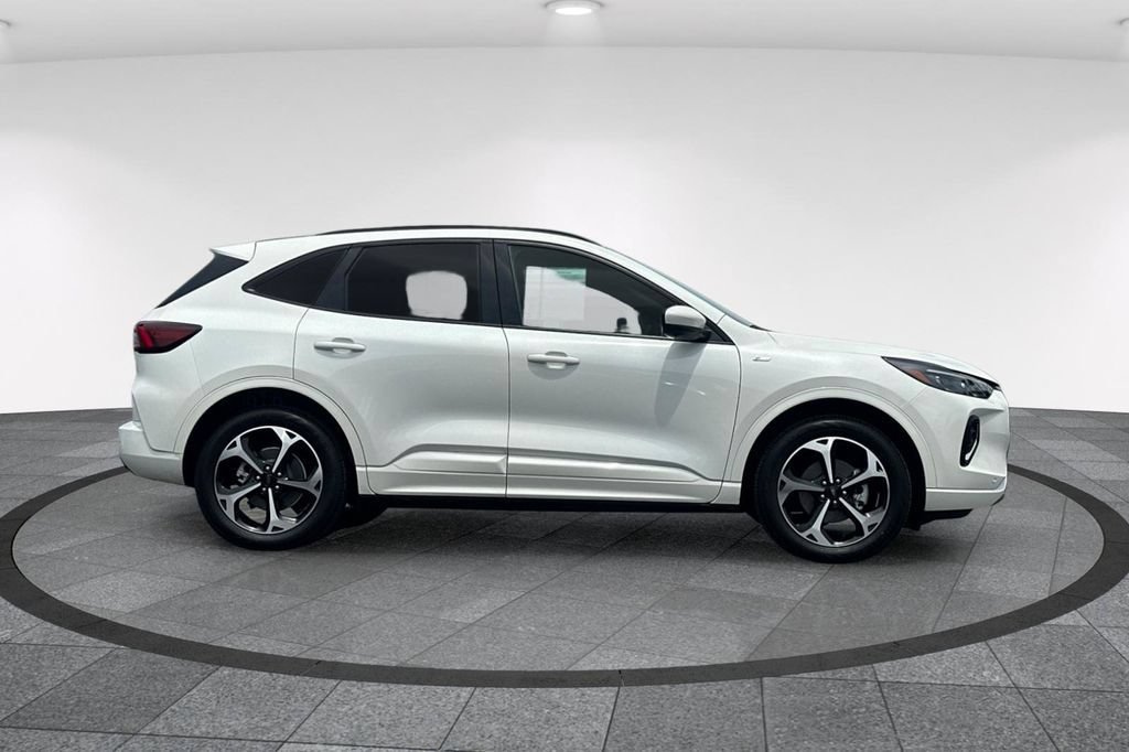 Certified 2023 Ford Escape ST-Line Elite AWD/4WD image 3