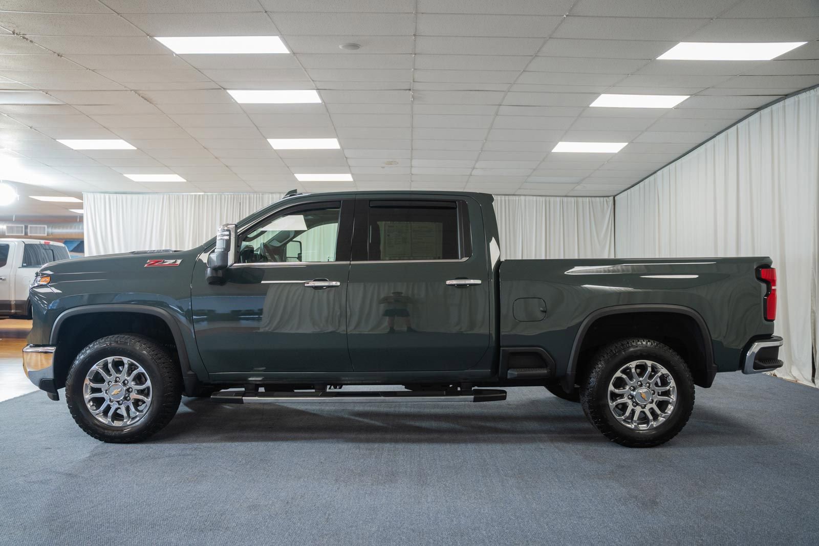 Used 2025 Chevrolet Silverado 2500 LTZ w/ LTZ Premium Package AWD/4WD image 5