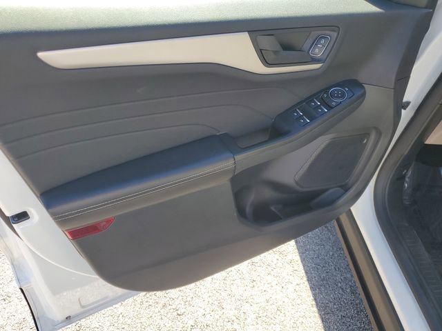 Certified 2022 Ford Escape SE w/ SE Sport Appearance Package image 17