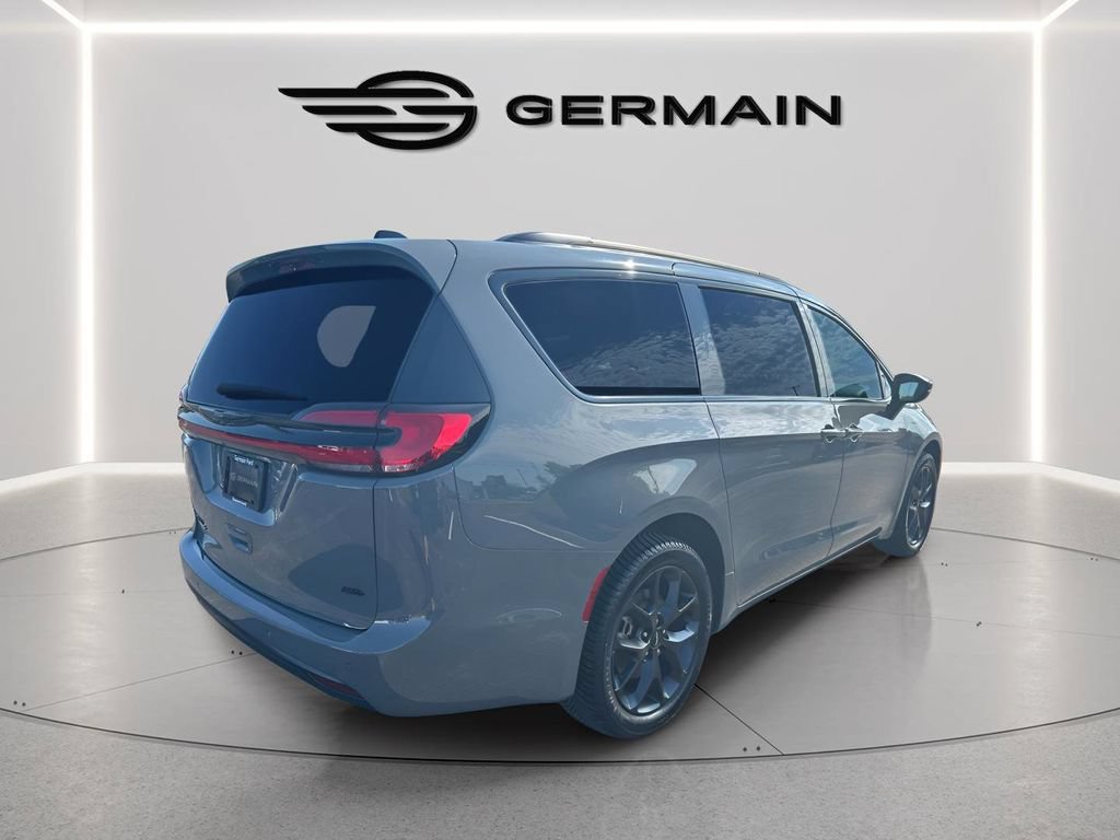 Used 2023 Chrysler Pacifica Touring-L w/ S Appearance Package AWD/4WD image 7
