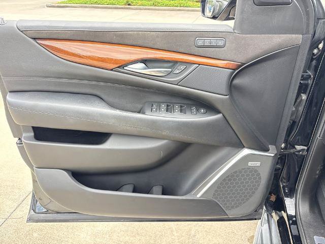 Used 2018 Cadillac Escalade 2WD image 15