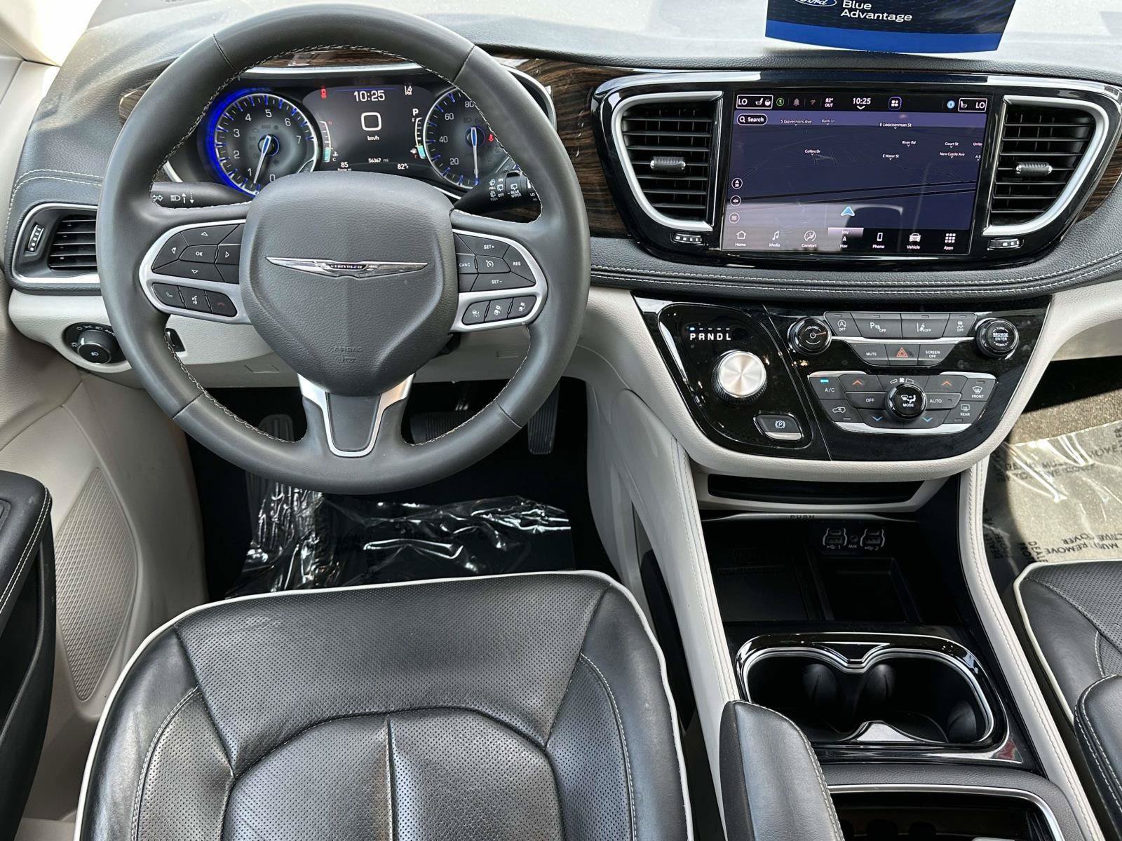 Used 2023 Chrysler Pacifica Limited FWD image 14