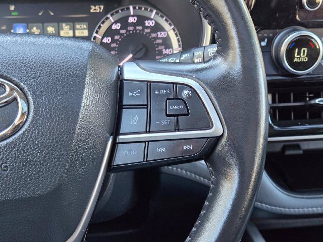 Used 2024 Toyota Highlander XLE AWD/4WD image 26
