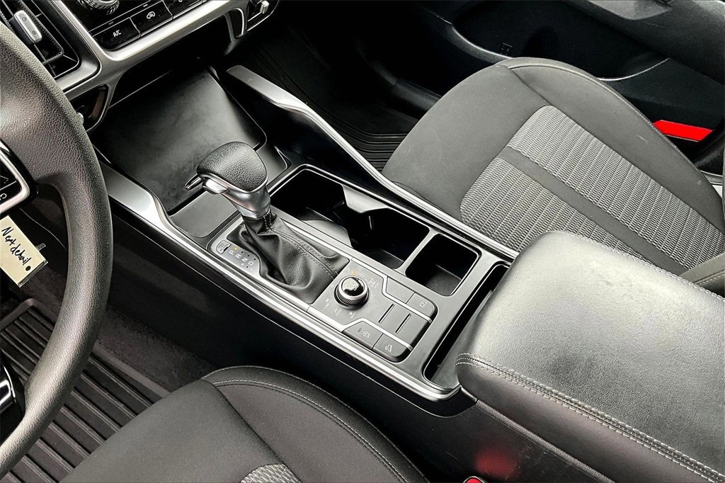 Used 2023 Kia Sorento LX image 15