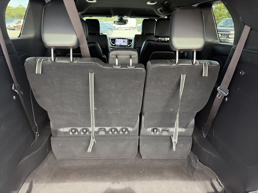 Used 2025 Chrysler Pacifica Select FWD image 30