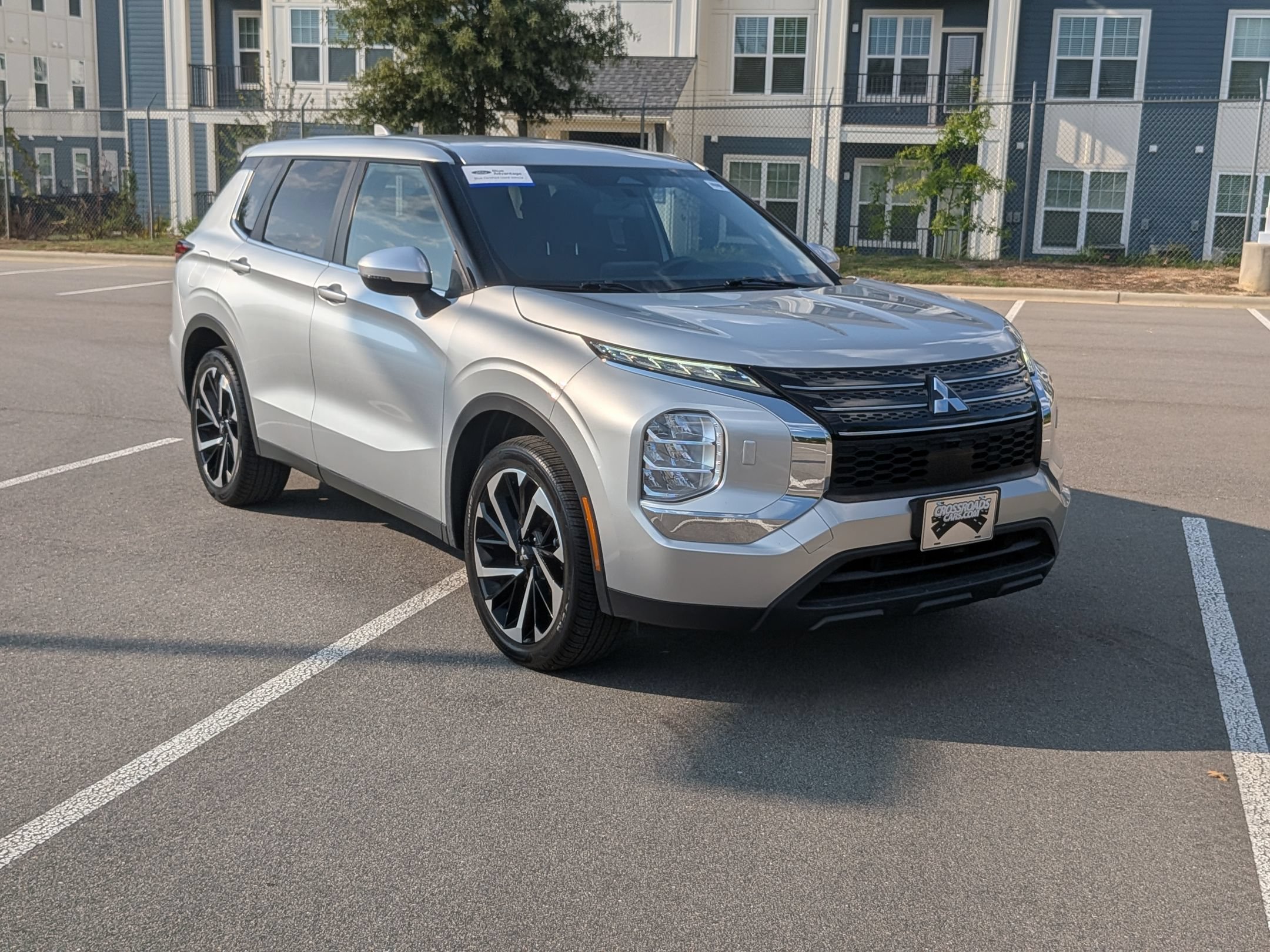 Used 2022 Mitsubishi Outlander ES AWD/4WD image 2