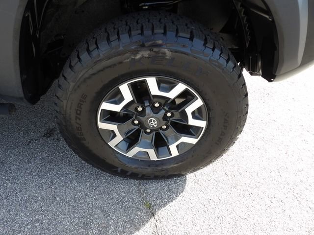 Used 2023 Toyota Tacoma TRD Off-Road w/ Technology Package AWD/4WD image 13