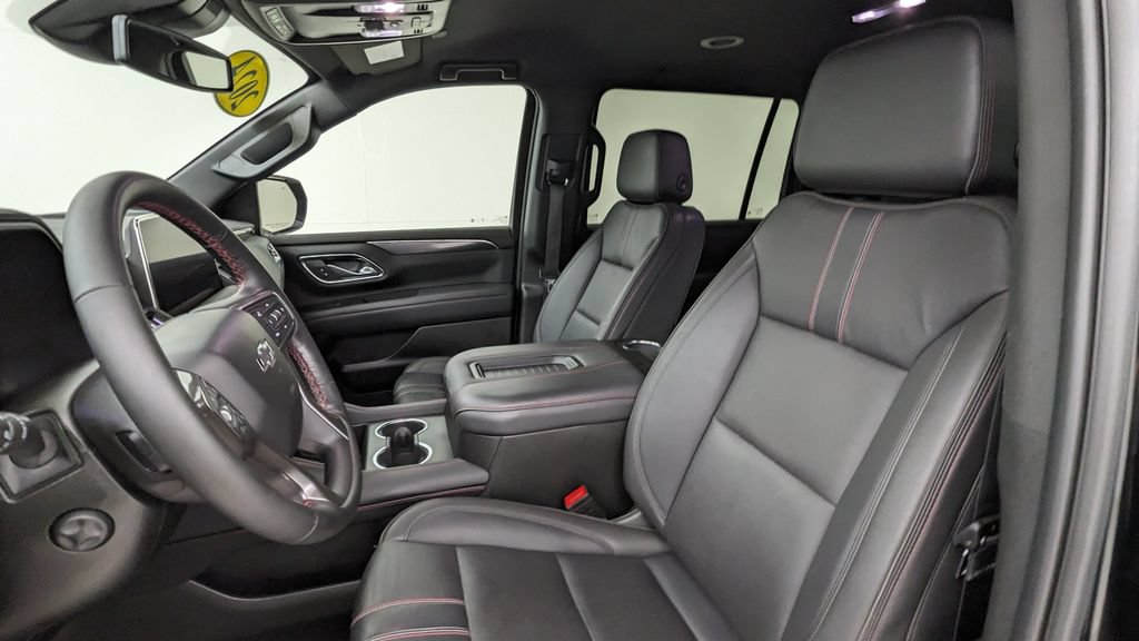Used 2024 Chevrolet Suburban RST w/ Luxury Package AWD/4WD image 2