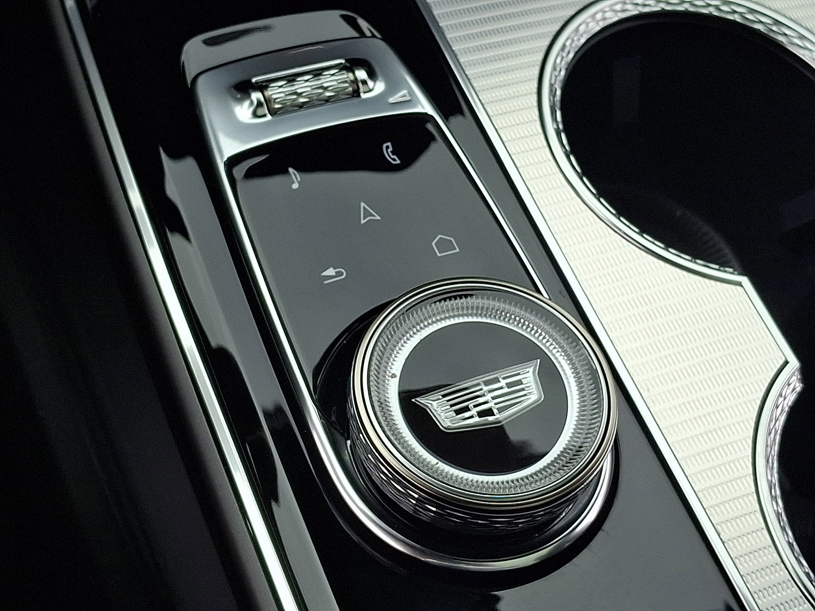 Used 2024 Cadillac Lyriq Tech w/ Driver Assist Package image 31