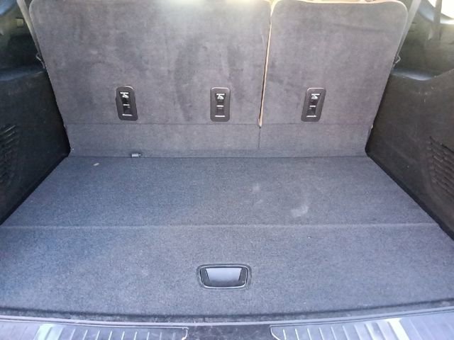 Used 2024 Chevrolet Suburban Premier RWD image 32