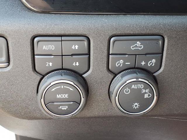 Used 2025 Chevrolet Silverado 1500 LT AWD/4WD image 13