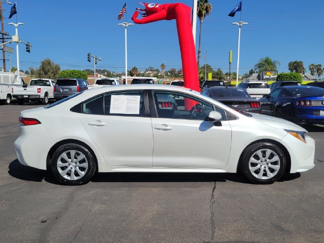 Used 2025 Toyota Corolla LE FWD image 31