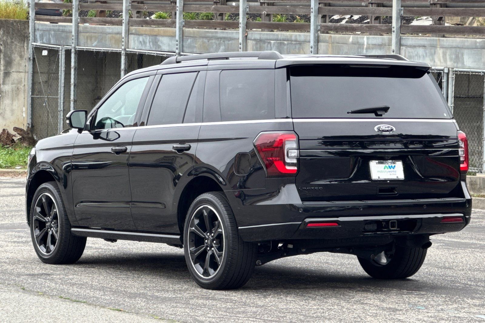 Certified 2024 Ford Expedition Limited image 6