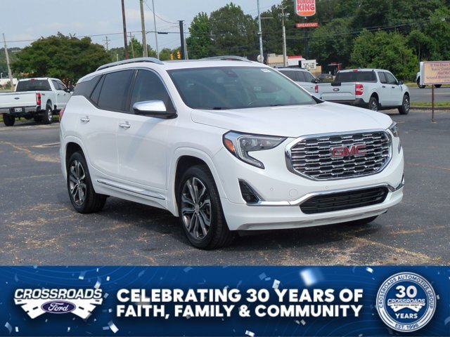 Used 2020 GMC Terrain Denali w/ Denali Premium Package FWD image 1