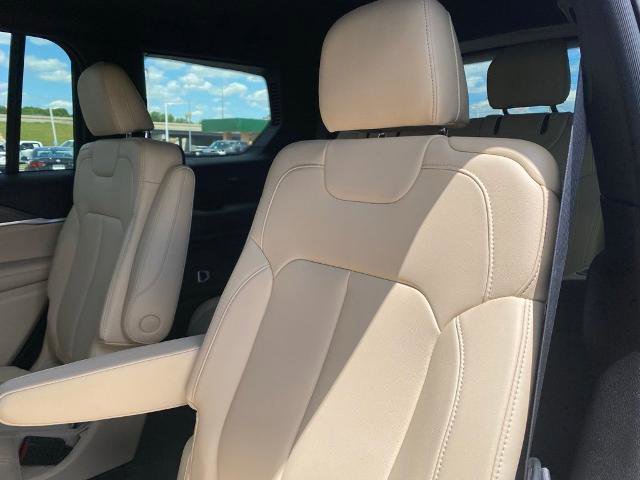 Used 2024 Jeep Grand Cherokee L Limited AWD/4WD image 31