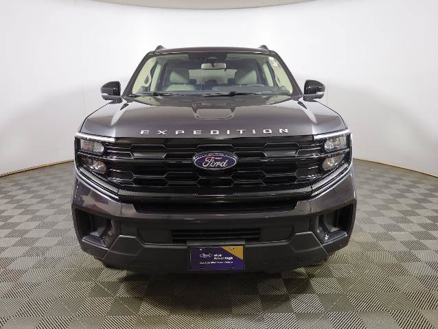 Certified 2025 Ford Expedition Active AWD/4WD image 3