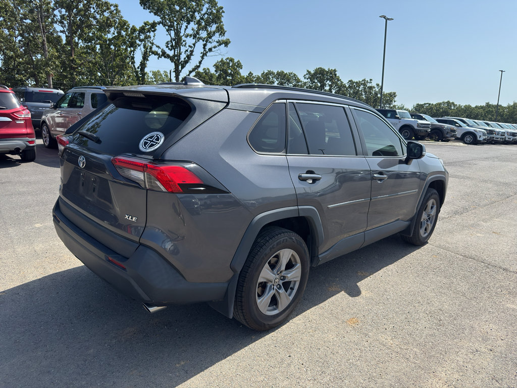 Used 2022 Toyota RAV4 XLE w/ Convenience Package FWD image 5