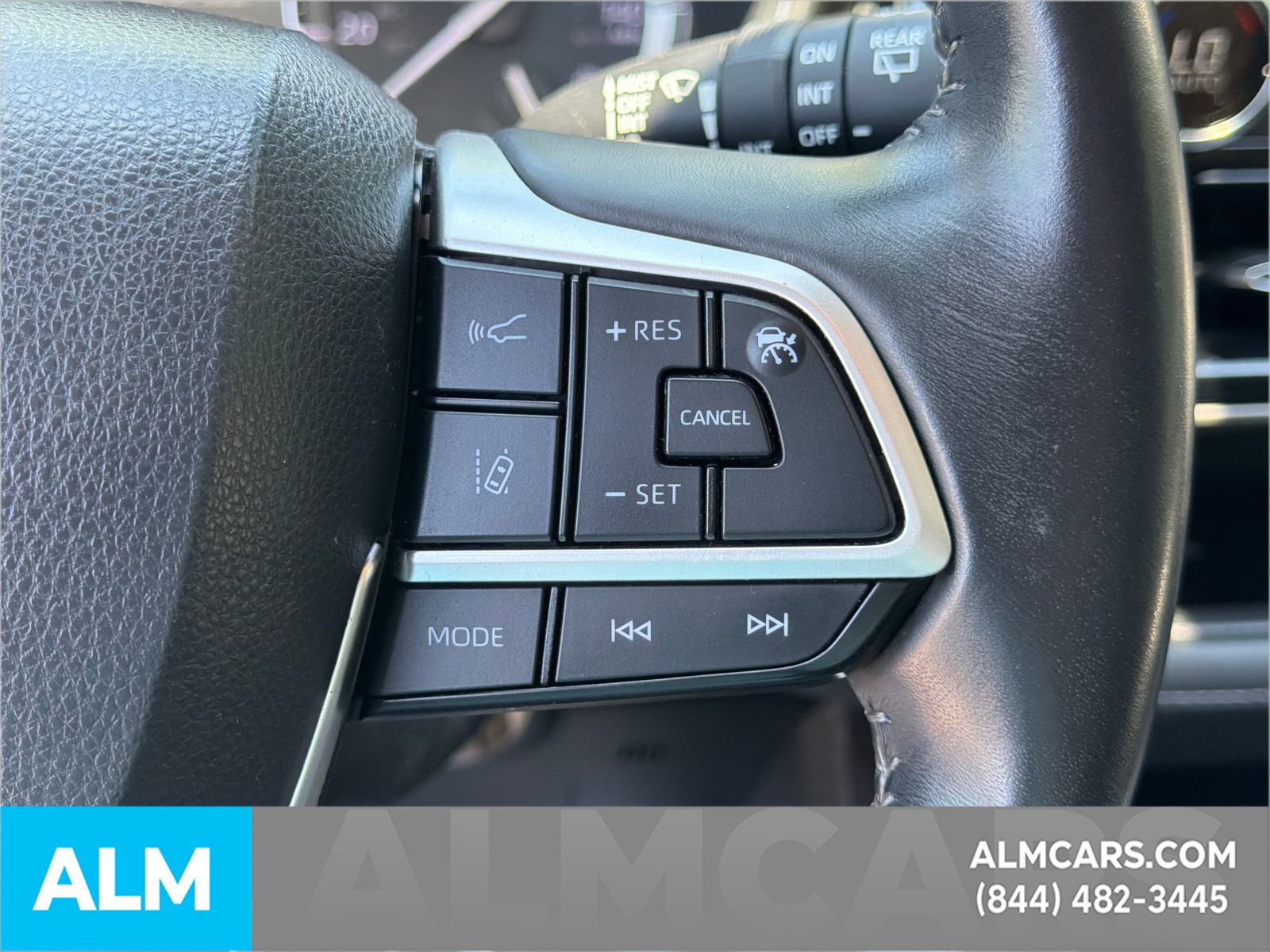 Used 2022 Toyota Highlander XLE FWD image 31