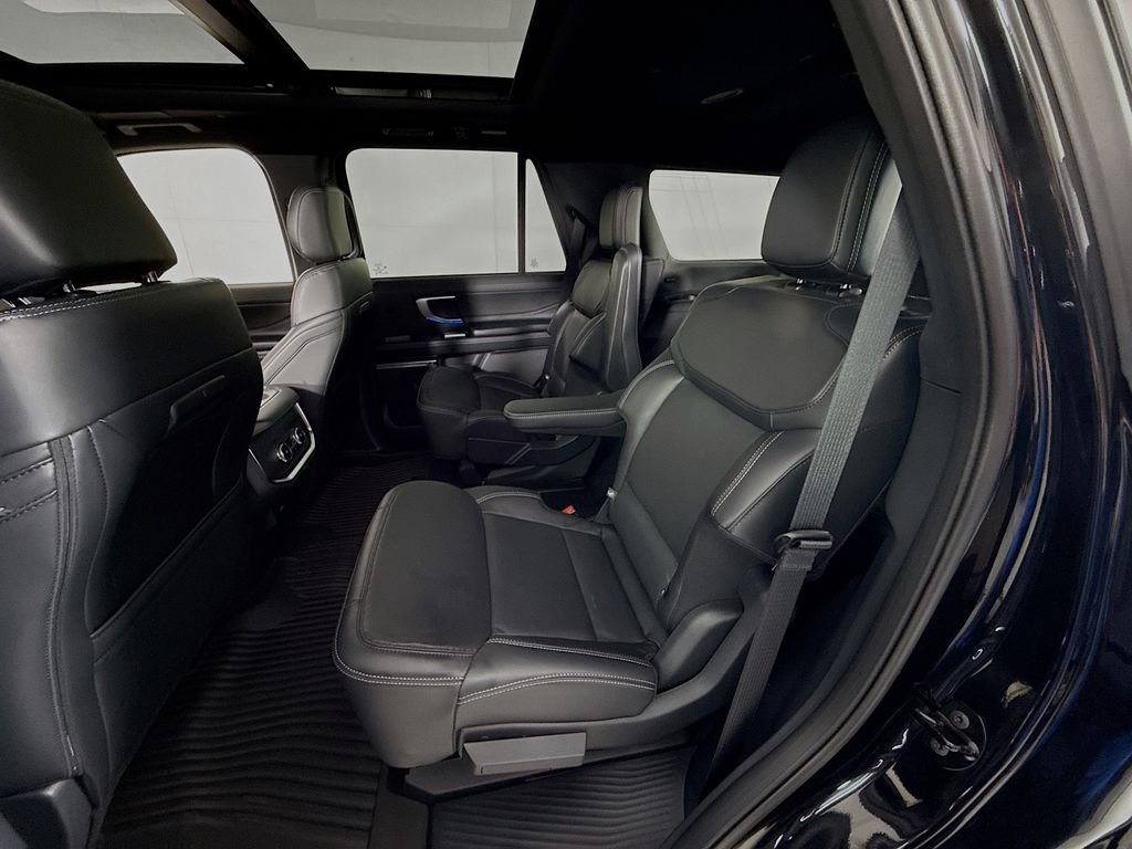 Certified 2025 Ford Expedition Platinum w/ Stealth Performance Package AWD/4WD image 26
