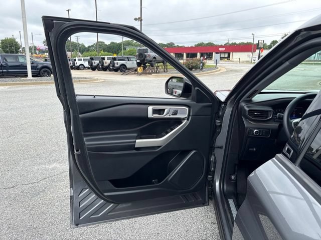 Certified 2022 Ford Explorer Limited w/ Equipment Group 301A RWD image 10