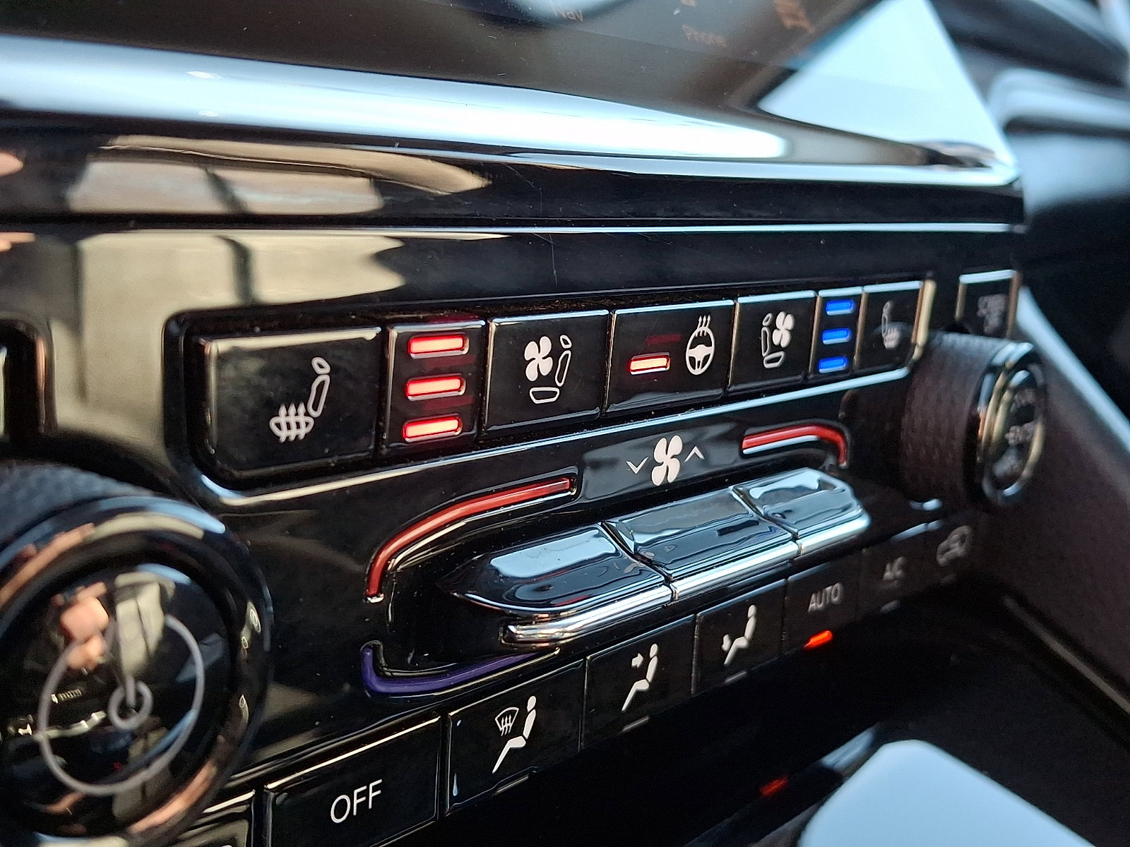 Used 2022 Jeep Grand Cherokee Limited 4xe w/ Luxury Tech Group II image 33