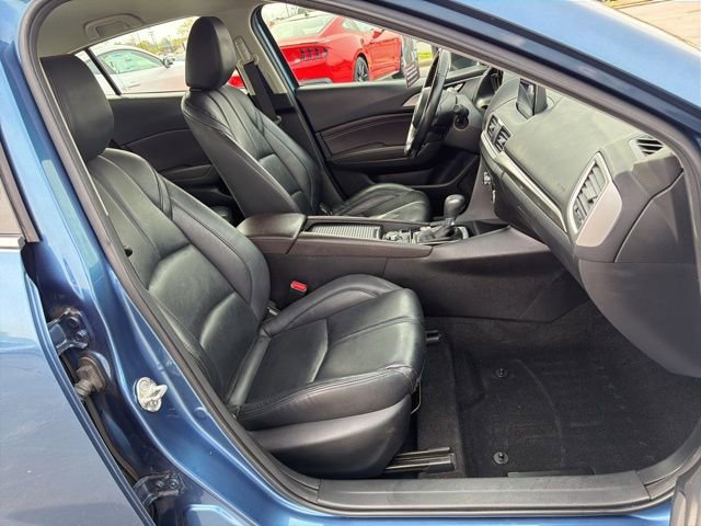 Used 2018 MAZDA MAZDA3 Touring image 17