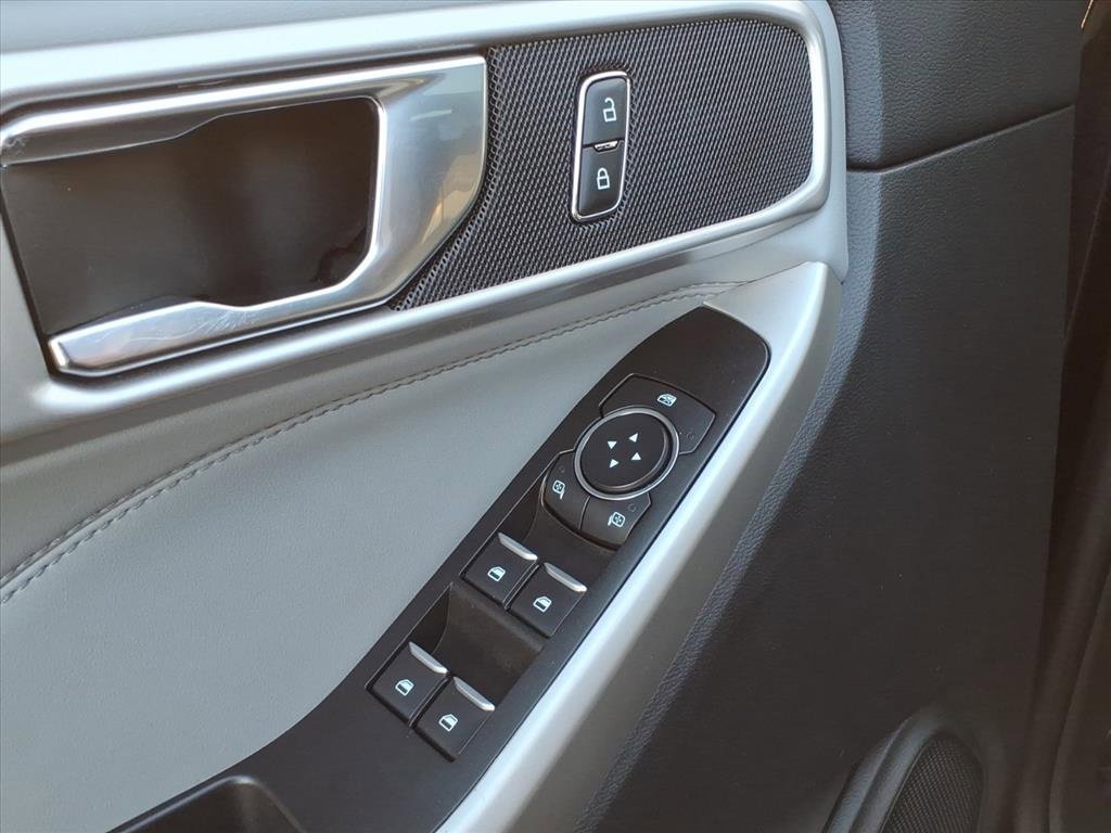 Certified 2022 Ford Explorer XLT w/ Equipment Group 202A image 15