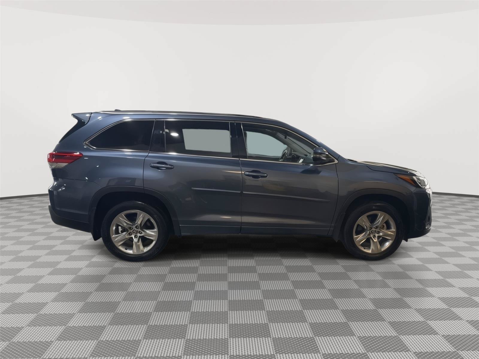 Used 2019 Toyota Highlander Limited AWD/4WD image 6
