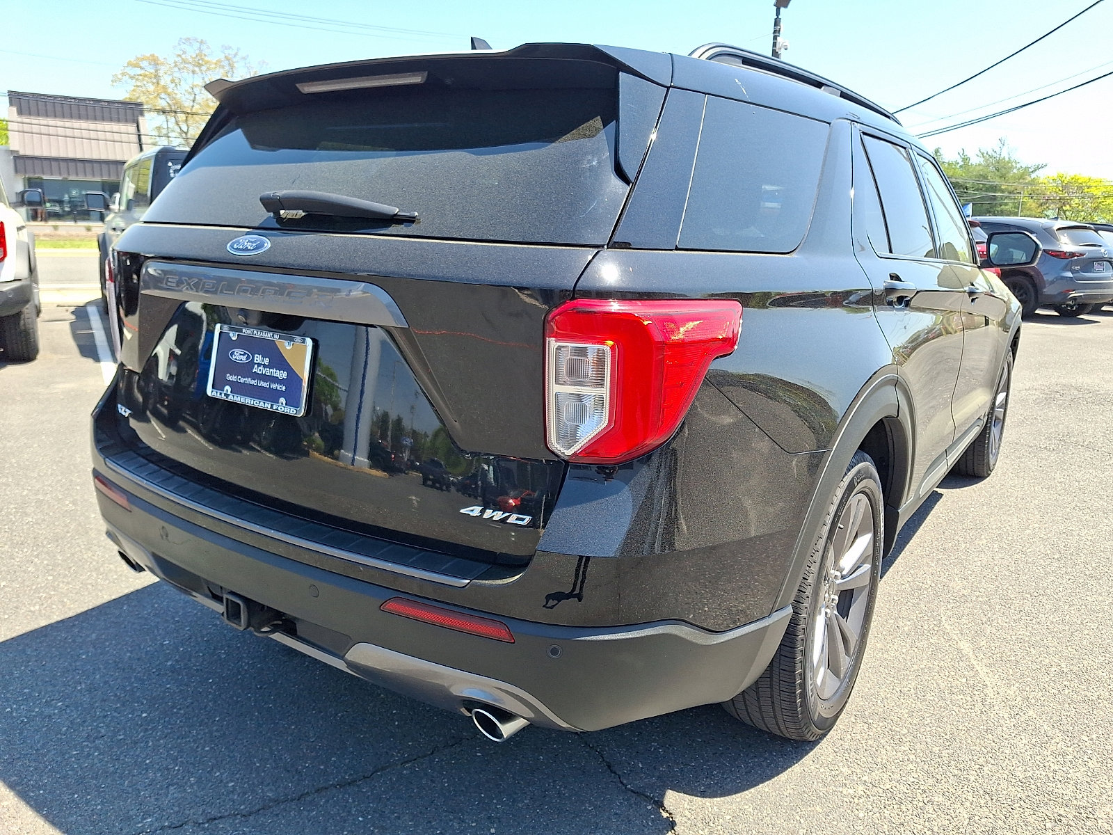 Certified 2022 Ford Explorer XLT w/ Equipment Group 202A AWD/4WD image 10