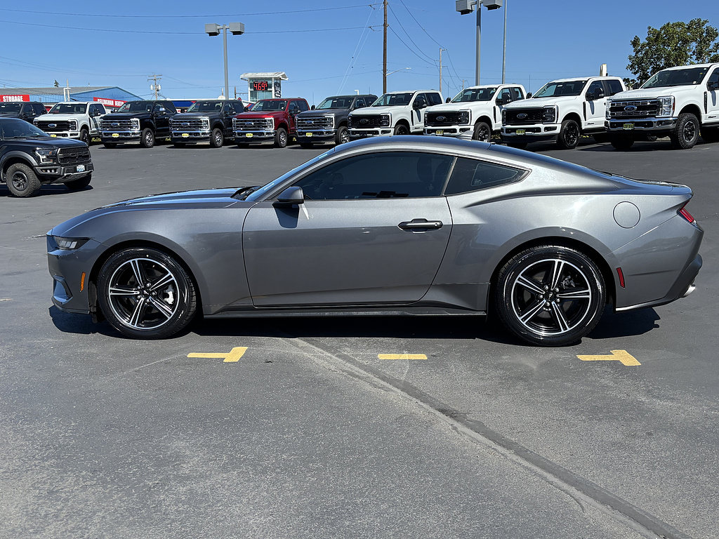 Certified 2024 Ford Mustang Coupe RWD image 9