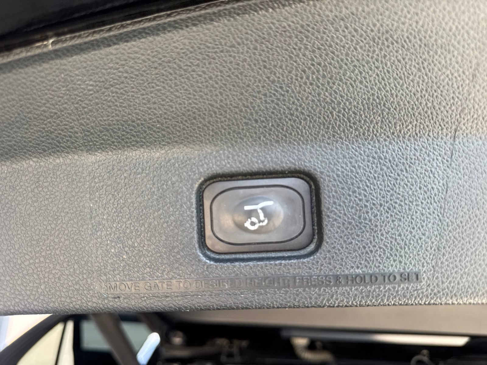 Certified 2018 Ford Explorer Limited w/ Equipment Group 301A AWD/4WD image 40
