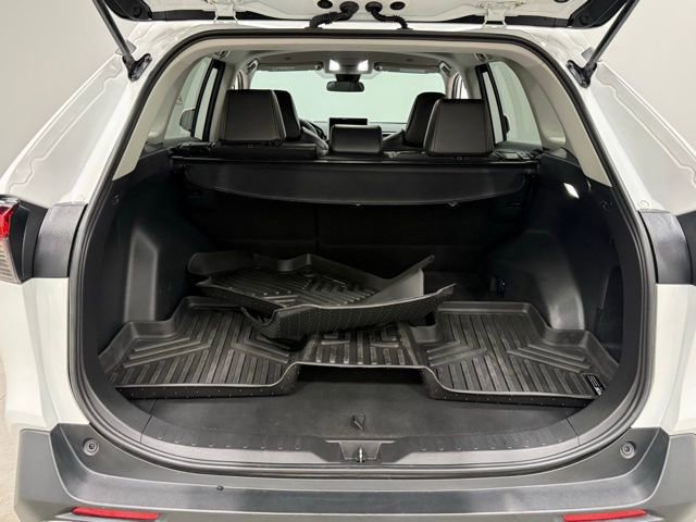 Used 2023 Toyota RAV4 Adventure image 32