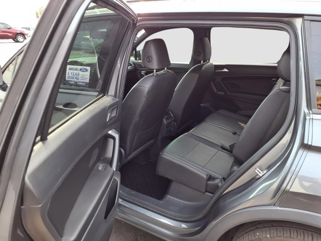 Used 2020 Volkswagen Tiguan SE R-Line FWD image 31