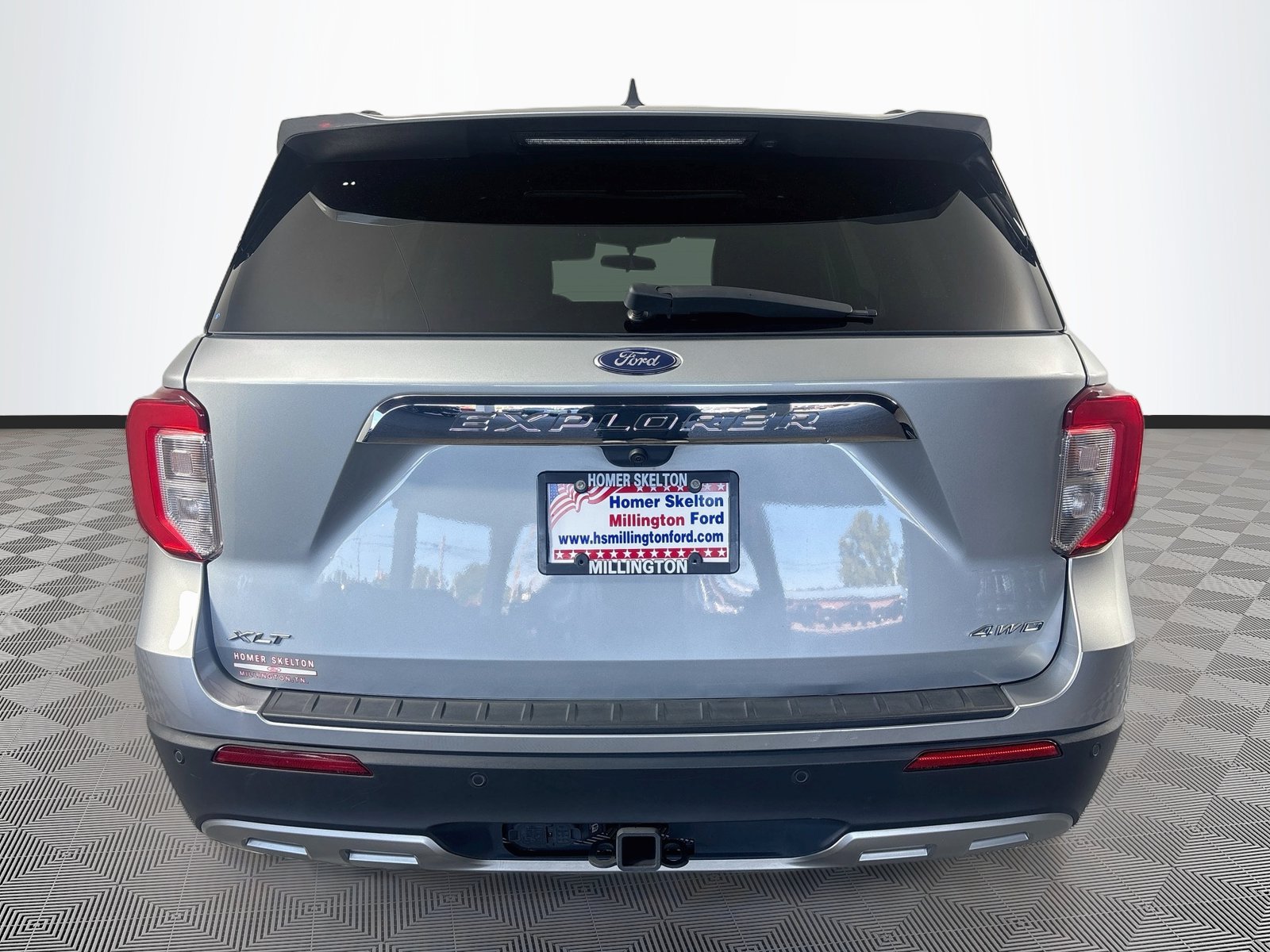 Certified 2023 Ford Explorer XLT w/ Equipment Group 202A AWD/4WD image 6