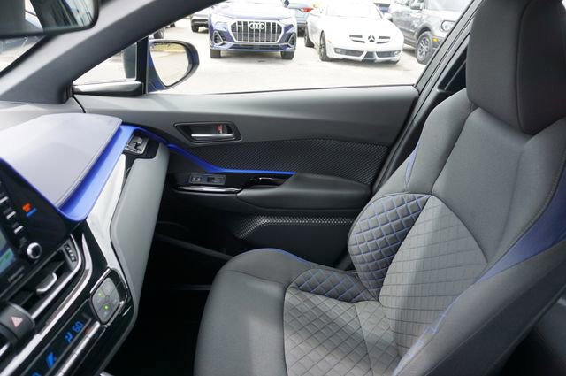 Used 2020 Toyota C-HR XLE image 25