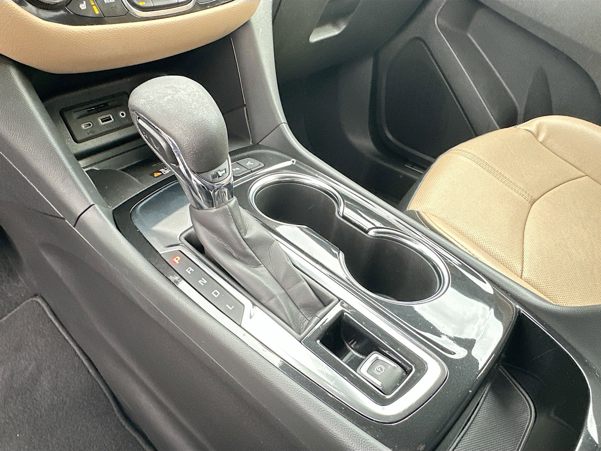 Used 2022 Chevrolet Equinox Premier image 17