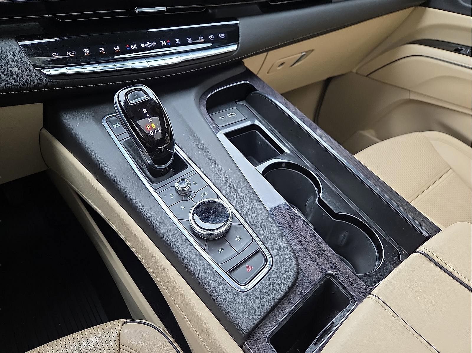 Used 2021 Cadillac Escalade Premium Luxury w/ Driver Assist Tech Package AWD/4WD image 25