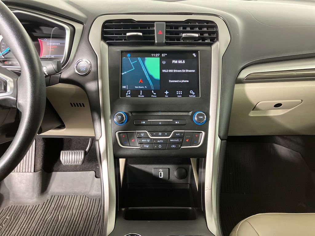 Certified 2017 Ford Fusion SE w/ Fusion SE Technology Package image 28