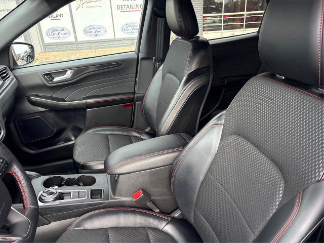 Certified 2024 Ford Escape ST-Line w/ Tech Pack #1 AWD/4WD image 9