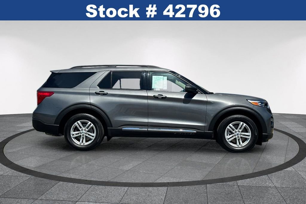 Certified 2023 Ford Explorer XLT w/ Equipment Group 202A RWD image 4