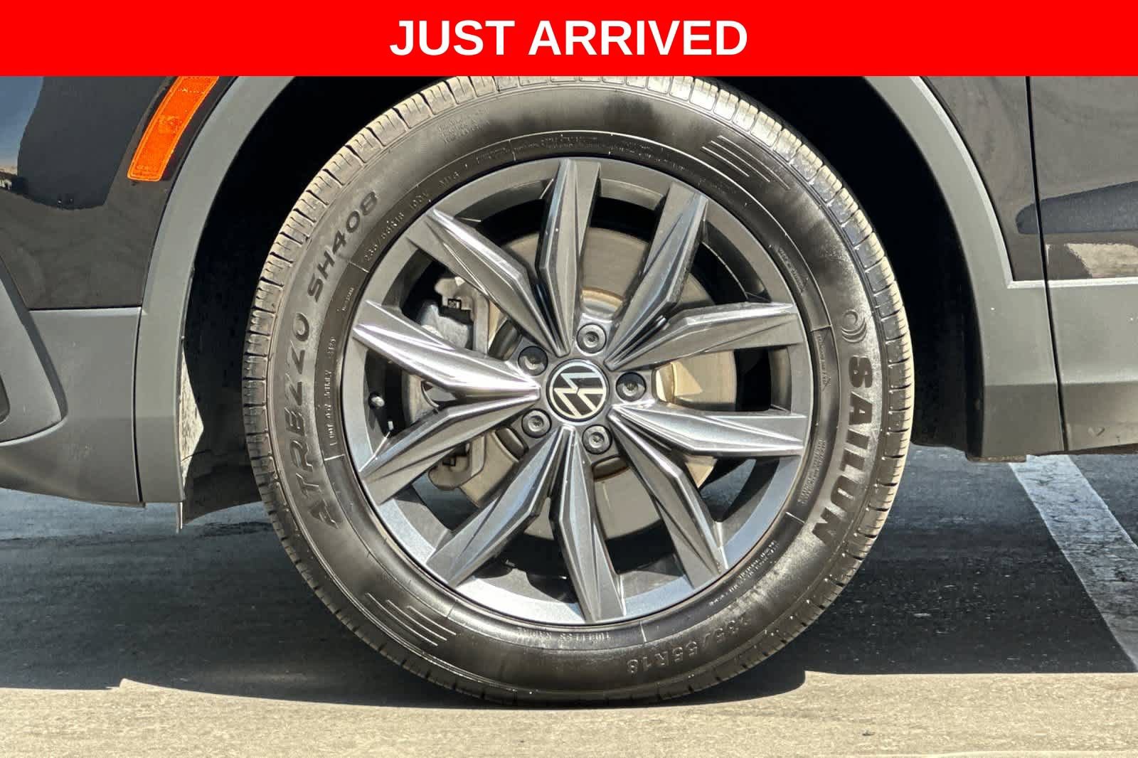 Used 2023 Volkswagen Tiguan SE AWD/4WD image 27