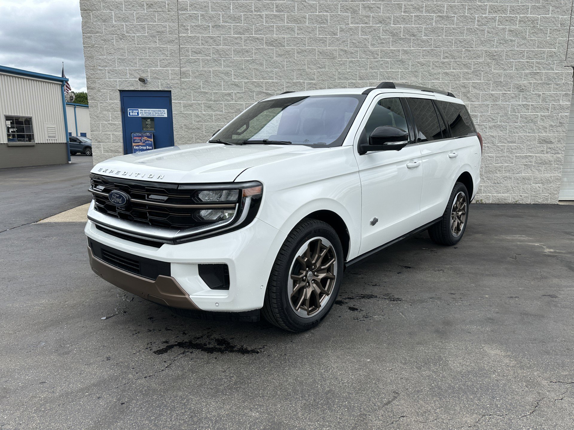 Certified 2025 Ford Expedition King Ranch AWD/4WD image 1