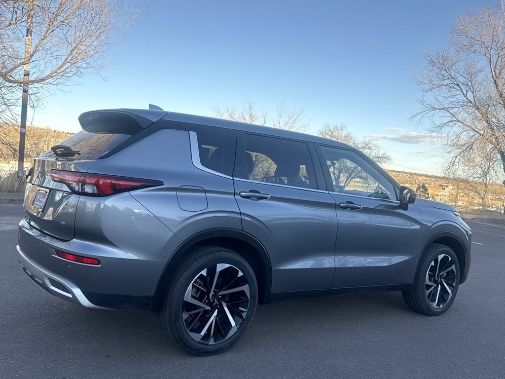 Used 2024 Mitsubishi Outlander SE image 5