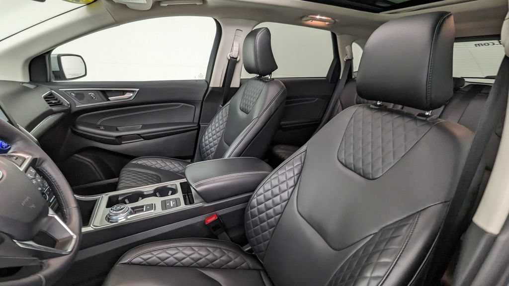 Certified 2024 Ford Edge Titanium w/ Equipment Group 301A AWD/4WD image 2