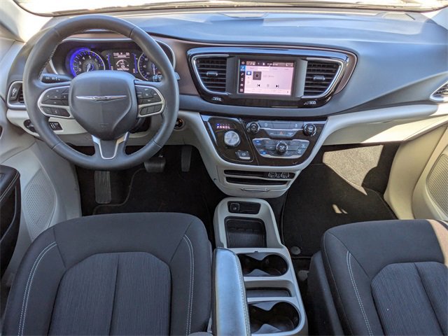 Used 2023 Chrysler Voyager LX image 14