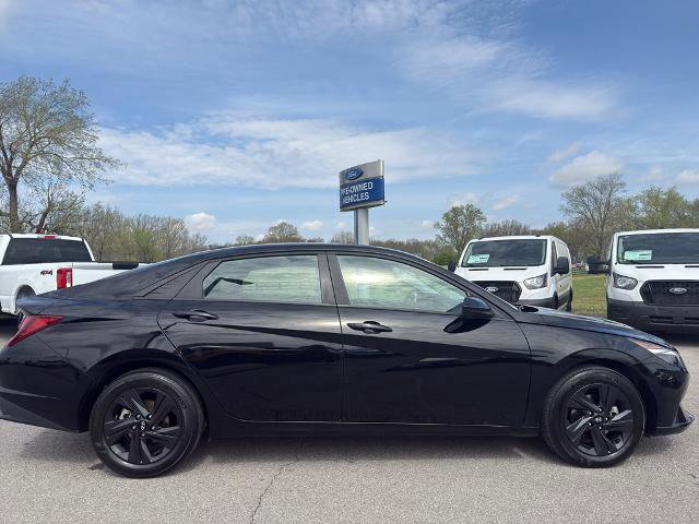 Used 2023 Hyundai Elantra SEL FWD image 2