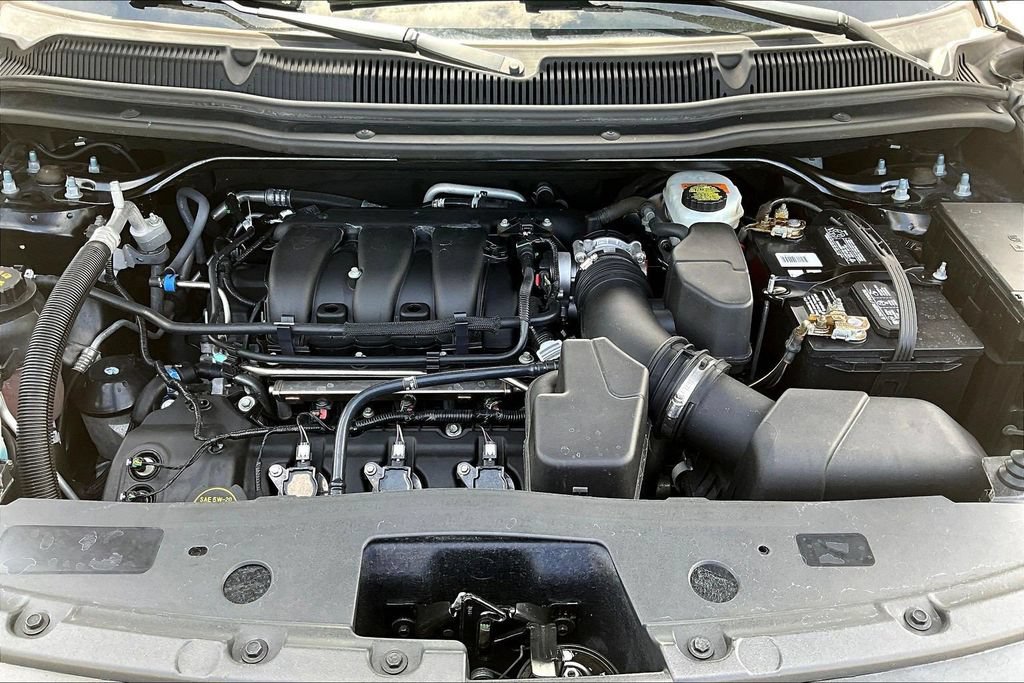 Certified 2018 Ford Explorer XLT w/ Equipment Group 202A FWD image 27